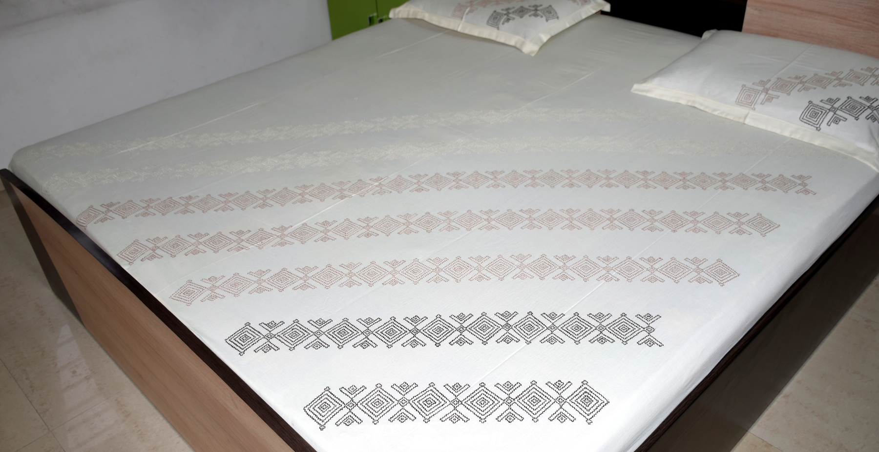 Surj Kasuti Diagonal (II) Hand Embroidered Bedsheet